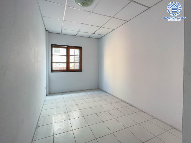 *****ทาวน์โฮมมือสองย่านนนทบุรี ม.ชุมชนวัดสำโรง บางกรวย-ไทรน้อย เนื้อที่กว้างขวางถึง 23.4 ตร.ว. ฟังก์ชัน 3 ห้องนอน 3 ห้องน้ำ 1 ที่จอดรถ บ้านทำเลดี เพียง 10 นาทีก็ถึงรถไฟฟ้าสายสีแดง "สถานีบางบำหรุ" ราคาถูดที่สุดในโครงการ! ห้ามพลาด!